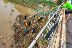 Banjir Luapan Sungai Mungkung Sragen Sisakan Sampah Berton-ton