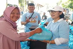Sedulur Jokowi Jual Murah 5.000 Paket Sembako di Kota Solo