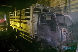Kebakaran Gudang PT Atamira di Solo Baru Sukoharjo Hanguskan 3 Mobil & 1 Truk