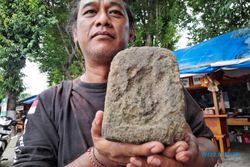 3 Pemancing Temukan Batu Diduga Umpak Kuno di Pinggir Bengawan Solo Sragen