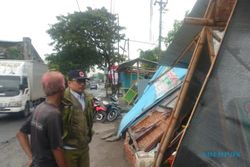 Angin Ribut Klaten: 30 Warung di Ceper Rusak, 1 Pendopo di Manisrenggo Ambruk