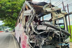 Bus Rombongan Kampanye Ganjar-Mahfud Kecelakaan di Tol Ngawi, 3 Orang Meninggal