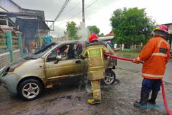 Diduga karena Korsleting Listrik, Mobil Chery QQ di Sukoharjo Ludes Terbakar