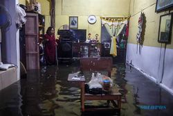 Hujan Deras, Sejumlah Rumah di Gabudan Solo Tergenang Air Luapan Kali Jenes