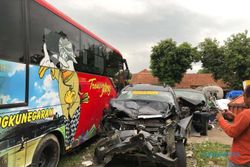 Bus Trans Jateng Ditabrak Mobil di Sumberlawang Sragen, 1 Meninggal Dunia