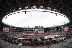 Konser Salam Metal, Ratusan Ribu Pendukung Ganjar-Mahfud Merahkan Stadion GBK