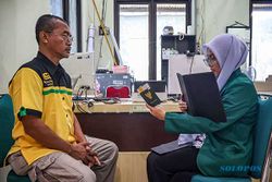 Perekaman Biometrik Jemaah Calon Haji Asal Solo di Kantor Kemenag