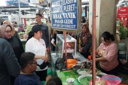 Belanja di Pasar Gede Solo, Puan Maharani: Mau Masak Sop