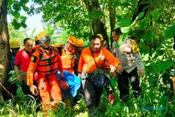 Perempuan yang Hanyut di Masaran Sragen Ditemukan Meninggal Rangkul Kayu