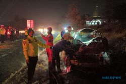 Tergelincir Keluar Tol Semarang-Bawen, Mobil Pajero Terbakar