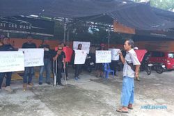 Tolak Hasil Pilpres 2024, Sekelompok Orang Demo di Depan Kantor KPU Klaten