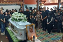 Ganjar Pranowo Hadiri Pemakaman Ketua Dewan Kesenian Solo Blacius Subono