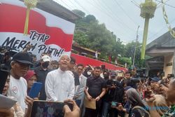 Ikut Antre, Ganjar Emoh Didahulukan Mencoblos di TPS 11 Lempongsari Semarang
