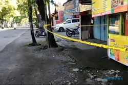 Jenazah Pria Ditemukan di Depan Warung Sragen Asri, Polisi Pasang Police Line