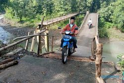 Jembatan Darurat Putus, Warga 3 Dusun di Plumutan Bancak Semarang Kesulitan