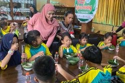 Yayasan Jenang Indonesia Ajak Siswa SD Nikmati Kuliner Jenang Khas Solo