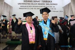 Inspiratif, Ayah dan Anak Wisuda Bareng di UIN Walisongo Semarang