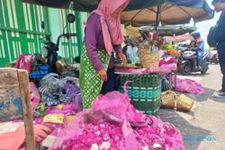 Tradisi Sadranan, Pedagang Bunga Mawar Tabur Mulai Menjamur di Klaten