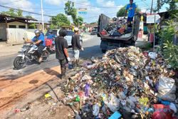 Truk Pengangkut Sampah Terguling di Jalan Karangwuni-Pedan Klaten