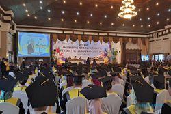 Universitas Terbuka Surakarta Lepas 496 Wisudawan