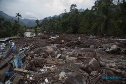 Tim SAR Gabungan Cari Korban Banjir dan Longsor di Pesisir Selatan Sumbar