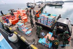 TNI AD Distribusikan Bantuan Logistik untuk Korban Gempa di Pulau Bawean