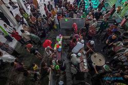 Pembagian Bubur Samin, Tradisi Tahunan saat Ramadan di Masjid Darussalam Solo