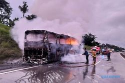 Penampakan Bus Rosalia Indah Hangus Terbakar di Tol Boyolali