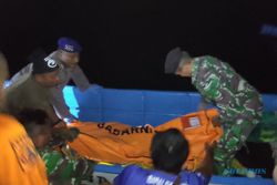 Kapal Nelayan Dihantam Ombak hingga Pecah di Teluk Prigi, 1 Orang MD & 1 Hilang