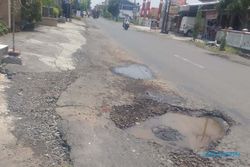 Sambut Pemudik, 4 Ruas Jalan di Sukoharjo Ini Diperbaiki dengan Tambal Sulam