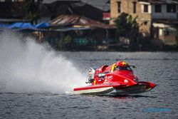 Sesi Kualifikasi F1 Powerboat di Danau Toba, Jonas Andersson Tercepat