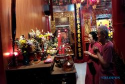 100-An Jemaah Khidmat Berdoa di Peringatan Hari Lahir Kong Tek Tjoen Ong