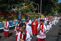 Perarakan Misa Minggu Palma di Gereja Santo Antonius Purbayan Solo