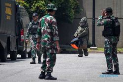 Tim Jihandak TNI Sisir Perumahan Sekitar Lokasi Ledakan Gudang Amunisi di Bogor