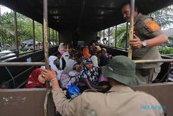 Ditolak Warga, 75 Imigran Rohingya di Aceh Barat Direlokasi Paksa