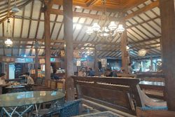 Resto di Karanganyar Ini Tawarkan Antar Jemput Gratis dari Masjid Sheikh Zayed