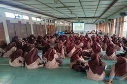 Bisa Jadi Sumber Cuan, Siswa SMP Batik Solo Diajak Jadi Petani Hidroponik