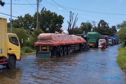 Banjir bikin Macet, Antren Kendaraan ke Semarang dari Mijen Mengular