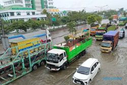 Hujan Deras Guyur Semarang, Jalur Pantura Kaligawe Banjir