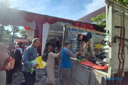 Bazar Pangan, Warga Boyolali Rela Antre Sejam Lebih demi Beli Beras Murah