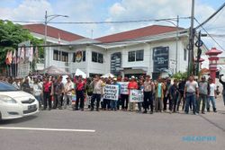 Datang Lagi ke Kantor KPU Klaten, 4 Caleg PDIP Tegaskan Tak Mengundurkan Diri