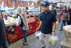 Dukung UMKM, Caleg Rising Star Borong Dagangan di Kampung Ramadan Sukoharjo