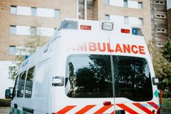 Viral Ambulans Terobos Lampu Merah, Ini Penjelasan Polresta Solo
