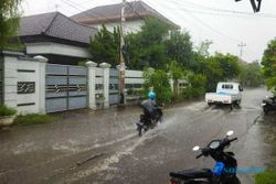 Hujan Deras di Sejumlah Wilayah Solo, Muncul Genangan di Banyuagung, Kadipiro