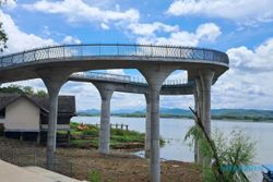 Wisata Lebaran, Pemudik Sayangkan Jembatan Kaca di WGM Wonogiri Belum Dibuka