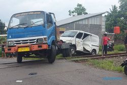 Kereta Api Wisata Tabrak Mobil di Ambarawa Semarang, Tak Ada Korban Jiwa