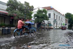 Kota Lama Semarang Dikepung Banjir, Wisatawan Gagal Senang-senang