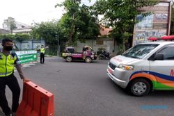 Viaduk Gilingan Solo Ditutup Bikin 3 Ruas Jalan Macet, Polisi Buka Tutup Jalan