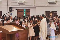 Ribuan Umat Katolik Ikuti Misa Paskah dengan Khidmat di Gereja Semarang
