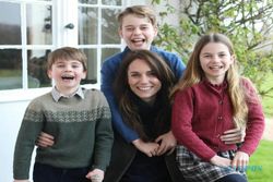Akui Foto Hari Ibu Editan, Kate Middleton Minta Maaf